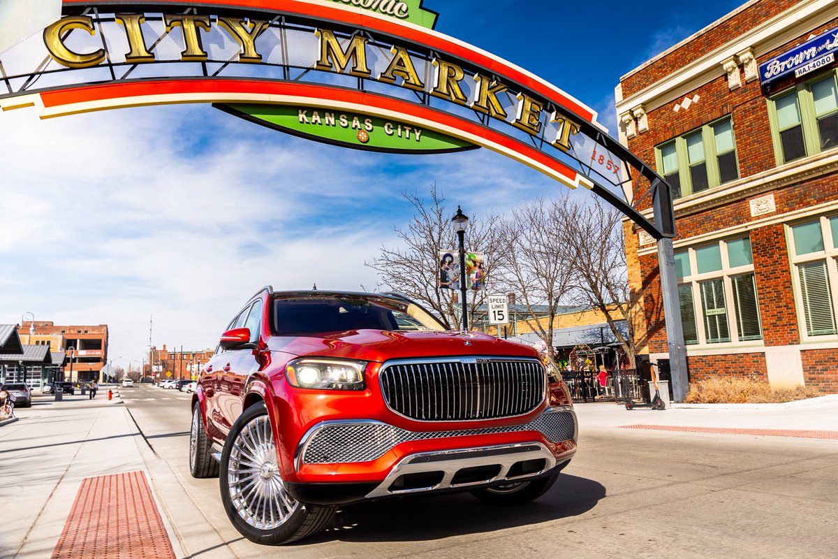 mercedesKC's tweet photo. This #FrontviewFriday is a reminder that Sunday Brunch is still a thing and arriving in style is still part of it. The #Maybach makes a statement whether your brunch is up north, down south, in the #rivermarket or somewhere in between. #MercedesBenz #Mercedes #Benz #KansasCity https://t.co/ih5whlAlFH