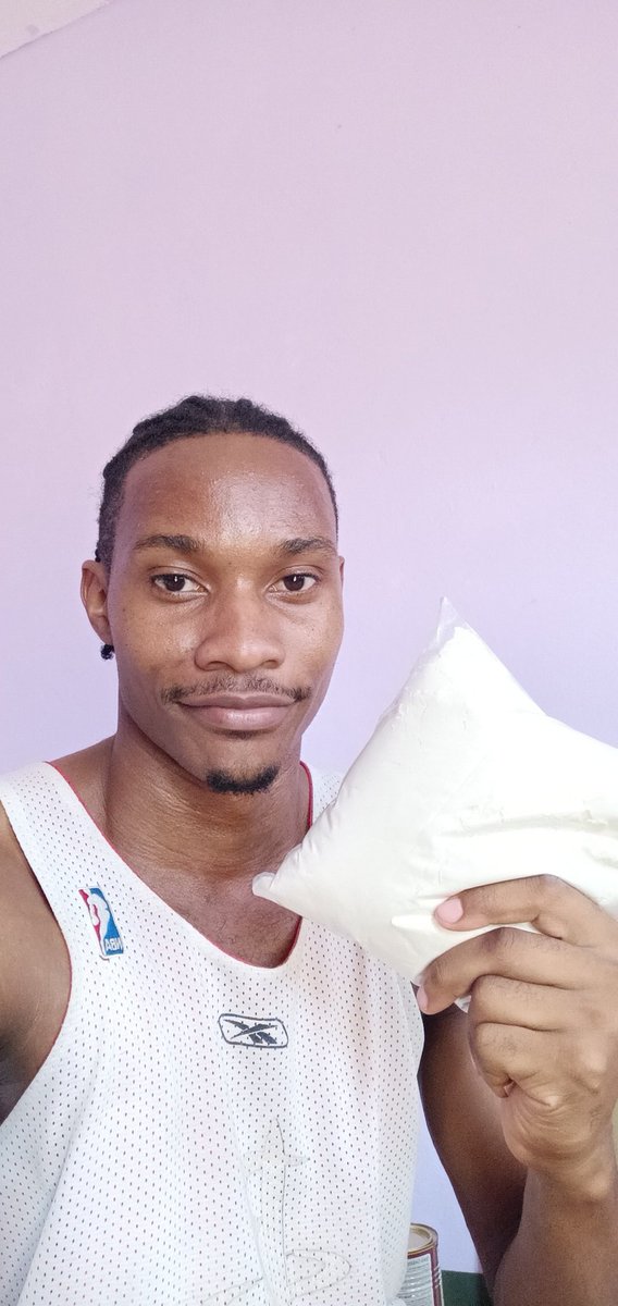 tonpotemuscle's tweet photo. J'ai 1kg de farine et une envie de faire des pancakes ce dimanche. Tu veux en manger? Poste une vidéo de toi entrain de faire la planche temps de travail  60secondes  et je te livre. 
Les gagnants seront tirés au sort. 
Lâchez vous https://t.co/0qJD1cP7fz