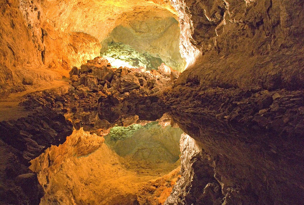 lanzarote247's tweet photo. Photo of the Month..... Cuevas de los Verdes.
#Lanzarote #CanaryIslands #caves https://t.co/2hcNGsvRZg