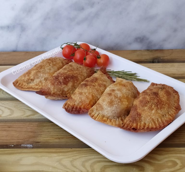 Deliciosas Empanadas de atùn. Mi receta completa, super fàcil 
#empanadas #empanadasdeatun #empanadasdevigilia
#recetafacil #recetatipica #masacasera #comidarica
#Pasqua2021 #pascuas2021 
cucinaconclaudia.com/empanadas-de-a…