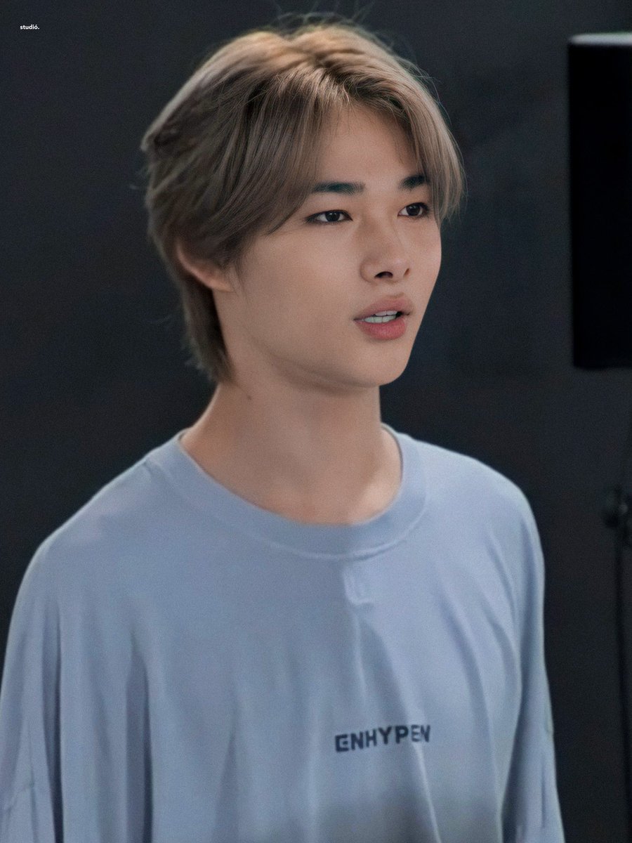 intoyangjungwon's tweet photo. *stares*                        *smiles* https://t.co/SxVUHn9lRN