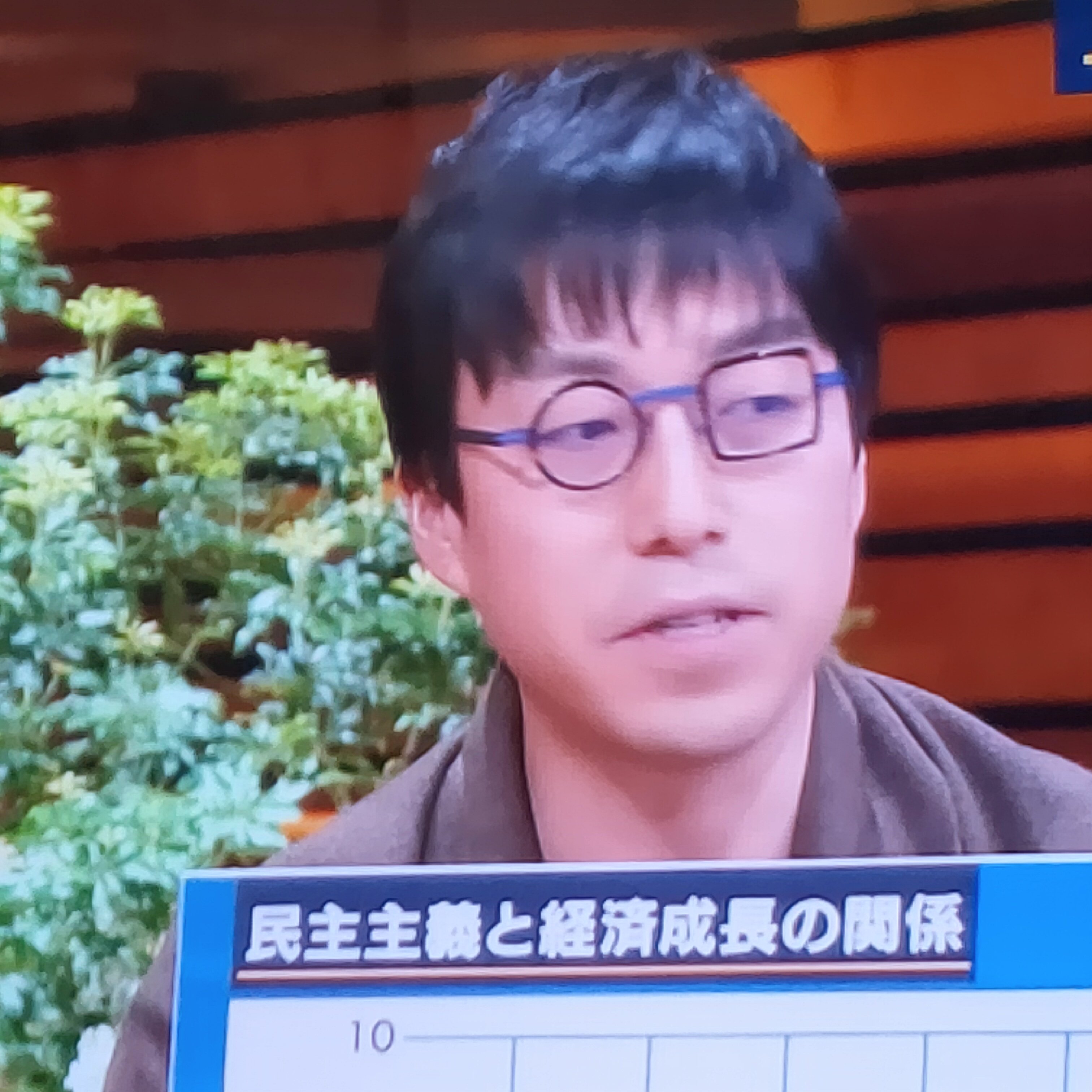 報ステコメンテーターの話の内容が頭に入ってこない だって眼鏡が気になるんだもん 話題の画像プラス 報ステコメンテーターの話の内容が頭に入ってこない だって眼鏡が気になるんだもん 話題の画像プラス