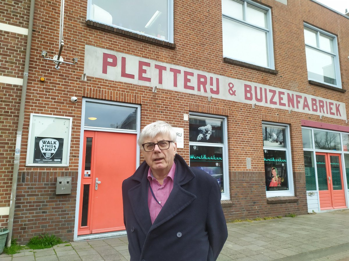 TrotsHaarlem's tweet photo. Onze eigen topper Jac Amanda van de grootste lokale partij van Haarlem. Nu om 1600 uur Live + stream) vanuit het debat paleis @Pletterij https://t.co/kZBVbFEEz2 https://t.co/ETIVYEJJIP