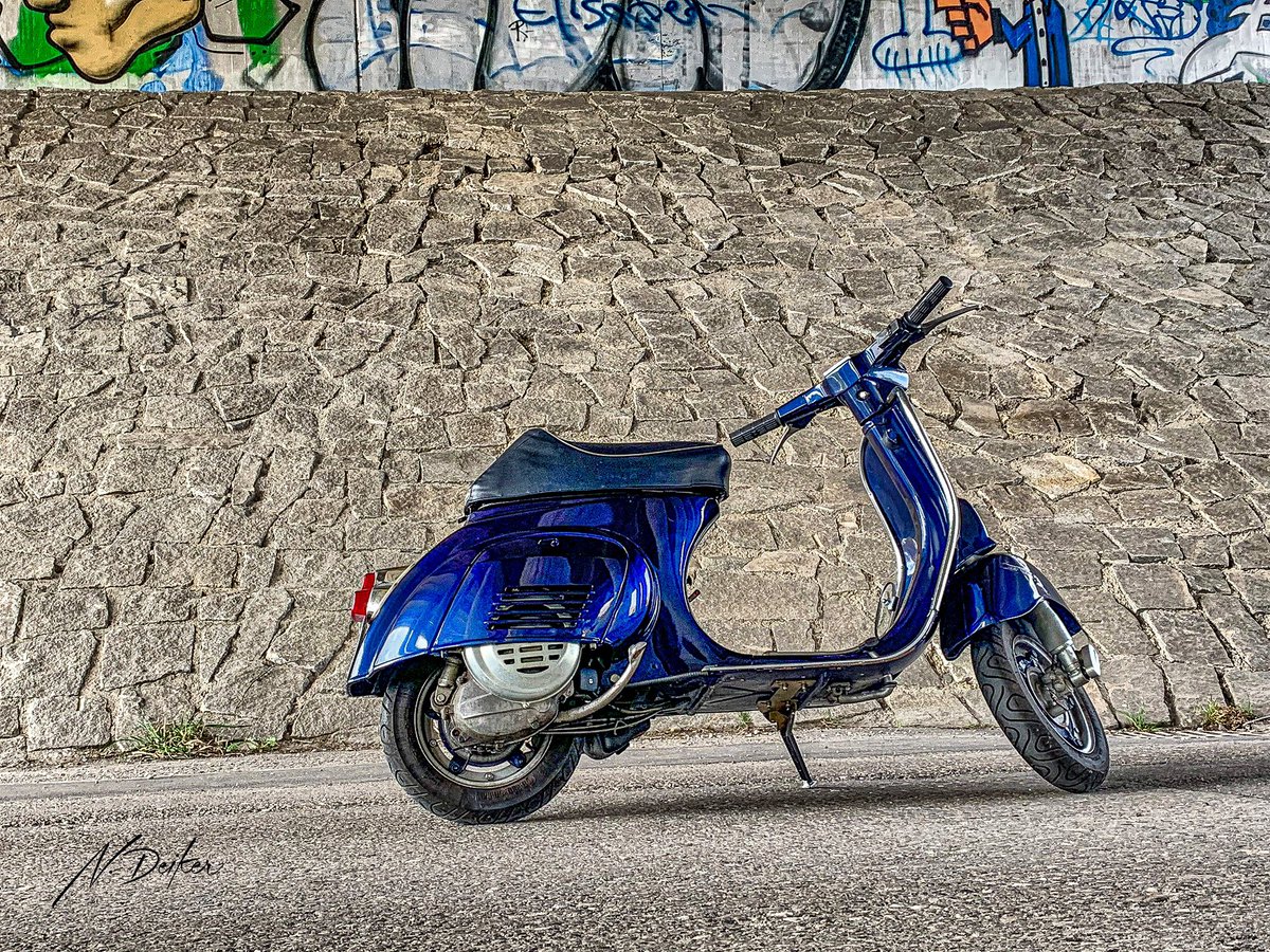 ndeiker's tweet photo. #vespa #v50 #smallframe fun on a bank holiday https://t.co/dqW2uQven9