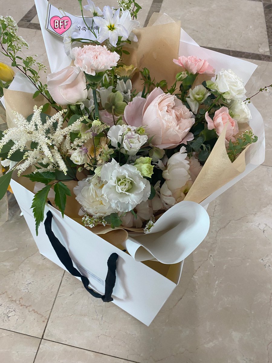 198x95's tweet photo. HBD to me🍰🎂🍰🎂🌟🌟🥳🎉🥳🎉🥳🎉 https://t.co/EZMrUYubax