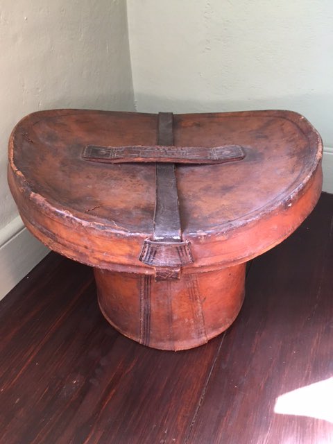 MarblehdMuseum's tweet image. Hey #ArchivesHashtagParty! Check out this selection of #hatboxes in our collection! From tri-corner hats, classic bandboxes to a leather top hat #ArchivesTipOfTheHat