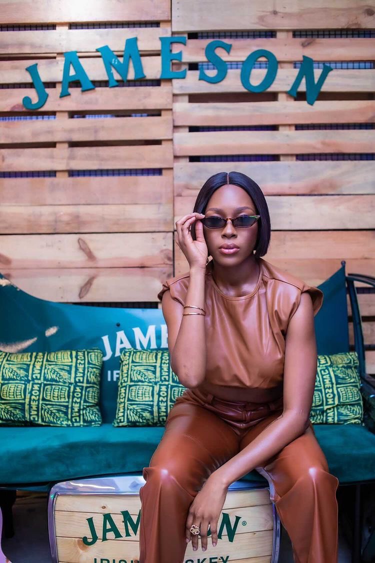 veeiye's tweet photo. Love me or hate me, I’m still gonna shine ✨ https://t.co/EYTjbQEQ1E