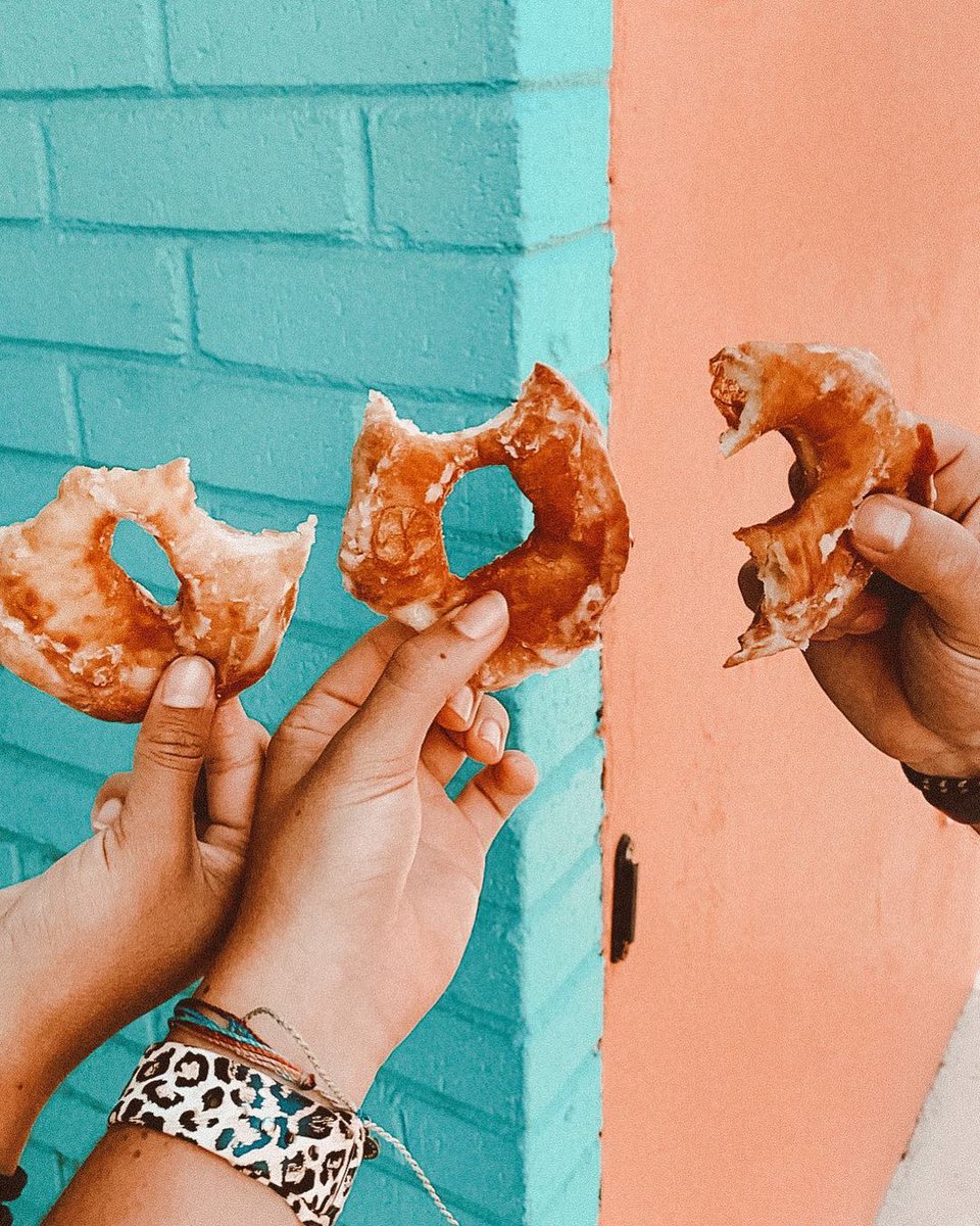 CarolinaBeachNC's tweet photo. It’s the most wonderful time of the year! 🙌🍩 The Britt's Donut Shop season begins TODAY. #OnlyinCB can you indulge in one of the famous hot, delicious and handmade donuts that have become a #CarolinaBeach tradition since their opening in 1939.
📷: @amber_pyland https://t.co/2RJTlNlRT9