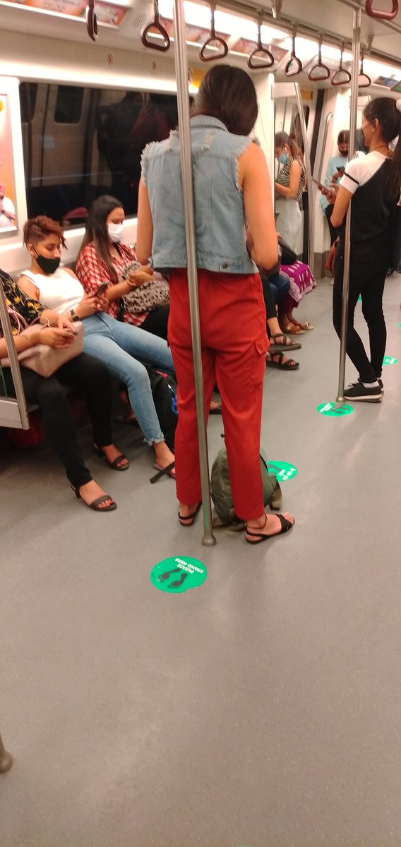 sokso's tweet photo. This is how @OfficialDMRC look in the 4th stage of Covid 19 and there is no guidelines is followed by the people and no flying squads @CMODelhi @BJP4Delhi @TOIIndiaNews @htTweets @the_hindu  #covid19#delhimetronotfollowing rules https://t.co/8yWjXR67tu