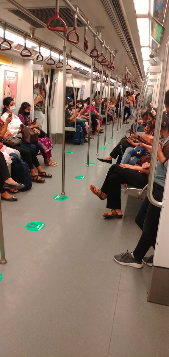 sokso's tweet photo. This is how @OfficialDMRC look in the 4th stage of Covid 19 and there is no guidelines is followed by the people and no flying squads @CMODelhi @BJP4Delhi @TOIIndiaNews @htTweets @the_hindu  #covid19#delhimetronotfollowing rules https://t.co/8yWjXR67tu