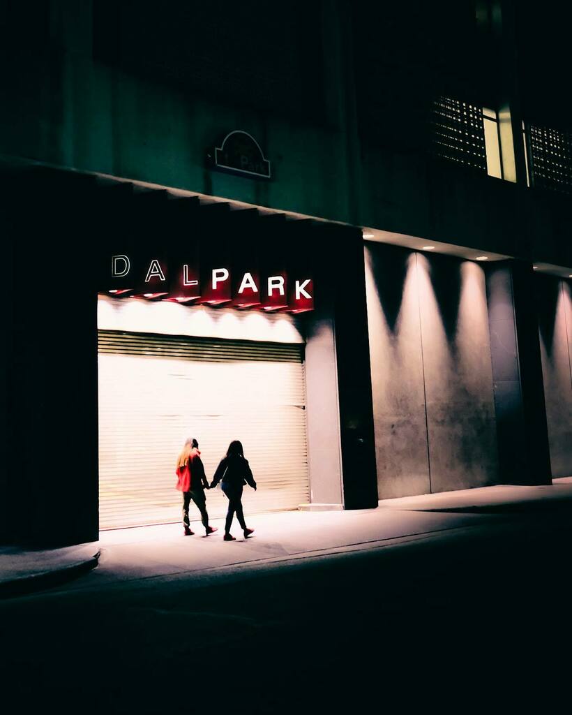 Dajobe_Photo's tweet photo. Happy Friday everyone!
Fujifilm X-T2 / Fuji XF23F1.4 / 1/60 sec / F1.4 / ISO 3200
#fujifilm #fujifilmxt2 #fujifilm_xseries #myfujifilmlegacy #streetsshared #rawurbanshots #fujiphotography #urbanromantix #killaframez #gameoftones #toneception #urbanshu… https://t.co/Ex5KW7zznh https://t.co/FBcKPbvafL