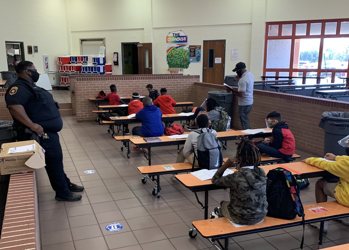 YvonneMThornton's tweet photo. Thanks @JHairstonWEBO and Officer Davis, for another great L.E.A.D session with our scholars @RPM_ISSD #BeRPM #MakingDecisions @LancasterISD @millwill77 #ChildrenCharacterCommunity #MyBrothersKeeper #LancasterISDPoliceDepartment #LawEnforcementAgainstDrugs https://t.co/fiyK2HBjEd