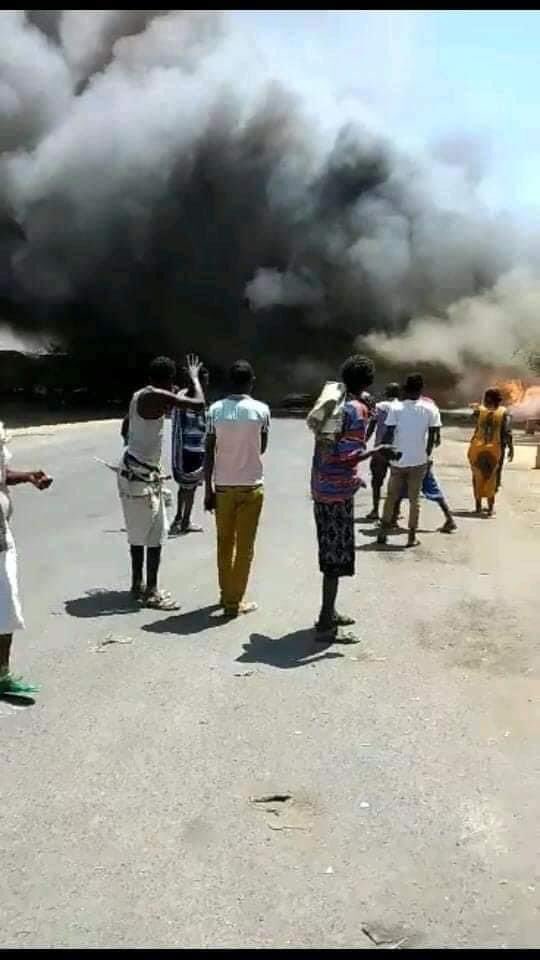 Ofaysal1984's tweet photo. #Breaking: The City of #Cadayti Somali Region is burning after the Hundreds of #Afar regional state Liyuu Police arrived yesterday in the Somali border towns of #Cadeyti, #Garbo_Ciise, and #Gadhmula which is situated on the Somali-Afar border region. 1/2 https://t.co/5qs7ERtfpL