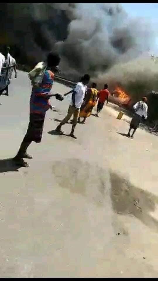 Ofaysal1984's tweet photo. #Breaking: The City of #Cadayti Somali Region is burning after the Hundreds of #Afar regional state Liyuu Police arrived yesterday in the Somali border towns of #Cadeyti, #Garbo_Ciise, and #Gadhmula which is situated on the Somali-Afar border region. 1/2 https://t.co/5qs7ERtfpL