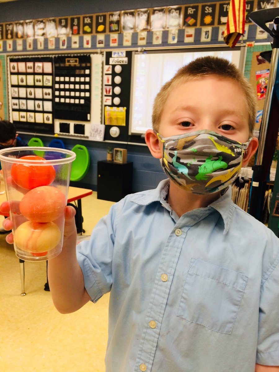 Amazing_Kinders's tweet photo. Check out these colorful eggs! My kinders did an egg-cellent job! 💙 
#kinderlife #lovemyclass #CPS #koolaid #kindersmiles #sofun https://t.co/ctqOE7MMMU
