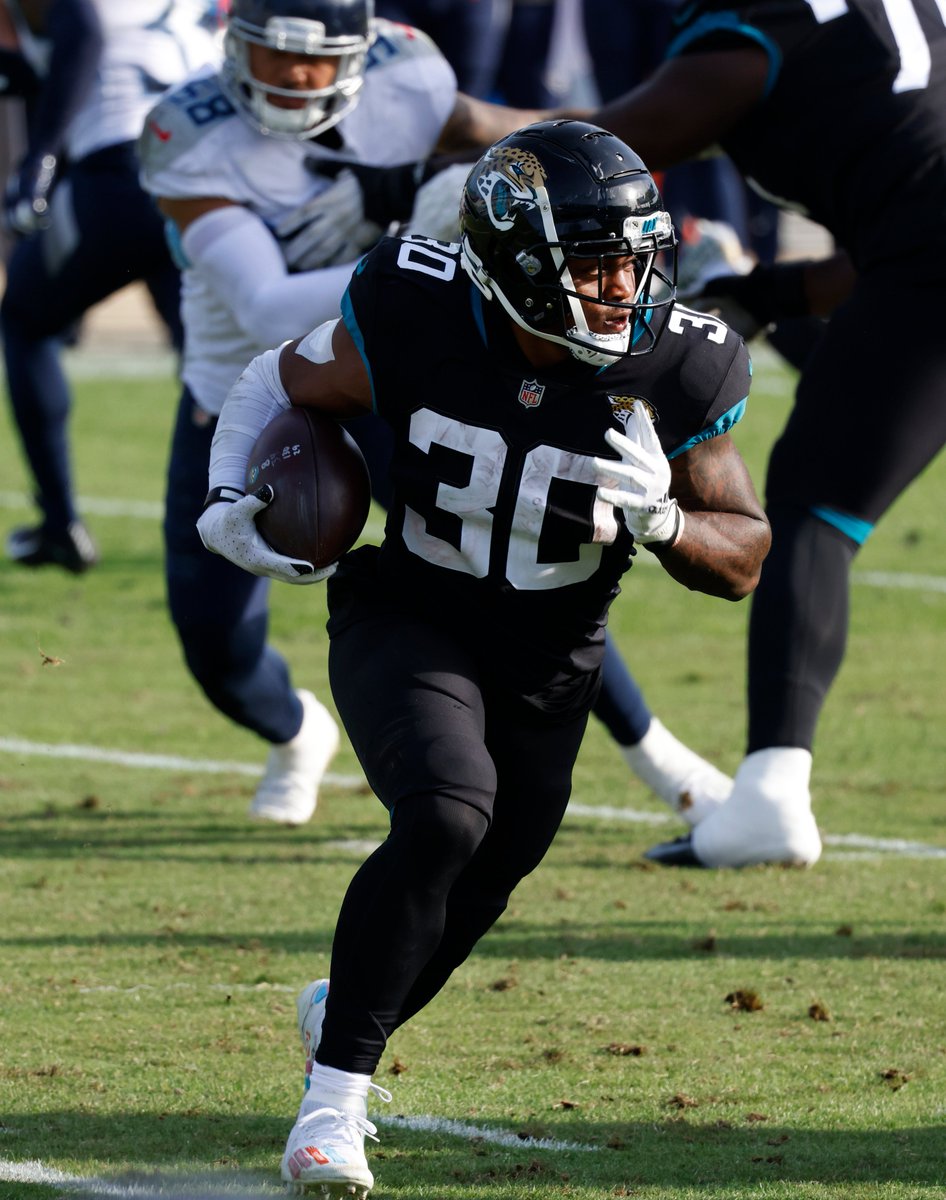 PFF's tweet photo. 🔁James Robinson
❤️Jonathan Taylor

Choose one AFC South RB👀 https://t.co/lzL5tfoifp