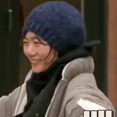 doonaeist's tweet photo. LOOK AT HOW HAPPY SHE IS 😭😭😭 https://t.co/YsC0pyPcg2