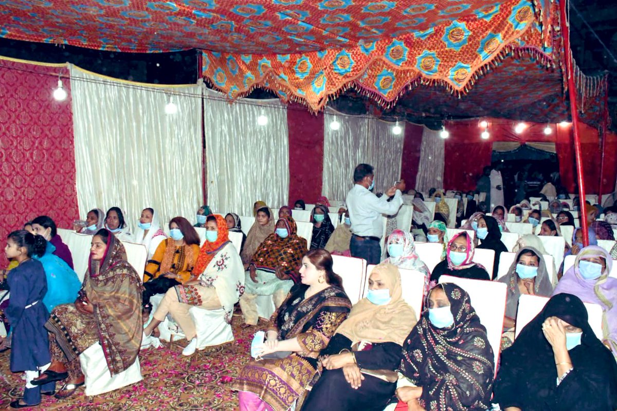 Dua_KamilBhutto's tweet photo. سکھر
صدر وومن ونگ ناردرن ریجن سفیہ بلوچ کی جانب سے خواتین ورکر کنویشن کا انعقاد

اپوزیشن لیڈر سندھ حلیم عادل شیخ، ایم پی اے دعا بھٹو ورکر کنویشن مین شریک 
#سندھ_بھی_کپتان_کا https://t.co/06Td6hFWi9