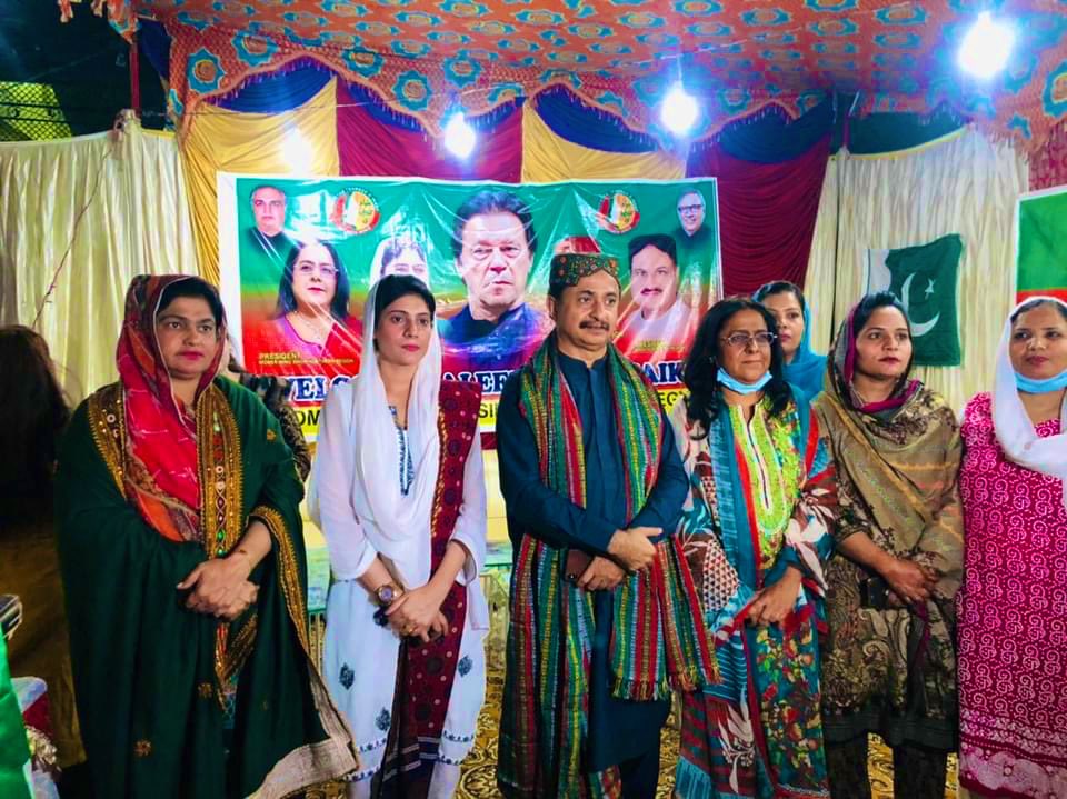 Dua_KamilBhutto's tweet photo. سکھر
صدر وومن ونگ ناردرن ریجن سفیہ بلوچ کی جانب سے خواتین ورکر کنویشن کا انعقاد

اپوزیشن لیڈر سندھ حلیم عادل شیخ، ایم پی اے دعا بھٹو ورکر کنویشن مین شریک 
#سندھ_بھی_کپتان_کا https://t.co/06Td6hFWi9