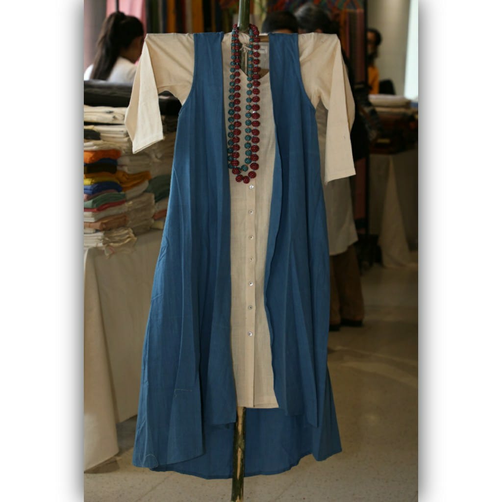 ConnectIHMC's tweet photo. White Kurta and Indigo Shrug Ensemble

Pair your own ensemble from our collections !
Login to https://t.co/ecgRp2Q70d
#indiahandmadecollective#ihmc#local4vocal#handmade#makeinindia#organiccotton#handspunyarn#handwoven#sustainable#sustainableclothing#sustainablefashion https://t.co/7I602jsyoe