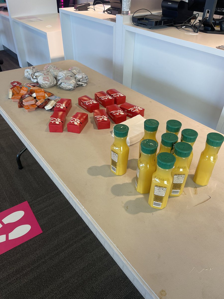 Tmo_Tyler419's tweet photo. Low key love our monthly meetings! Brought in breakfast for the team to say thank you for all the hard work they put in last month, then we played Magenta not beer Pong to win prizes for their TVision sales last month! https://t.co/57Vqe1ek7P