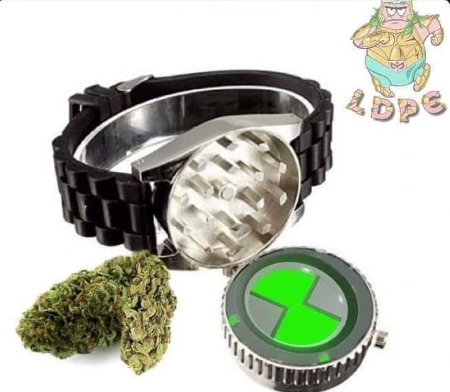 bxrzrxk's tweet photo. Con que por esto Ben 10 giraba el reloj y se ponía bien alienígena https://t.co/gFqMqIFgJO