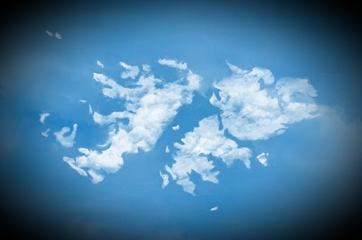 Hay más desierto en algunas mentes, que agua salada en el mar.

MALVINAS ARGENTINAS.