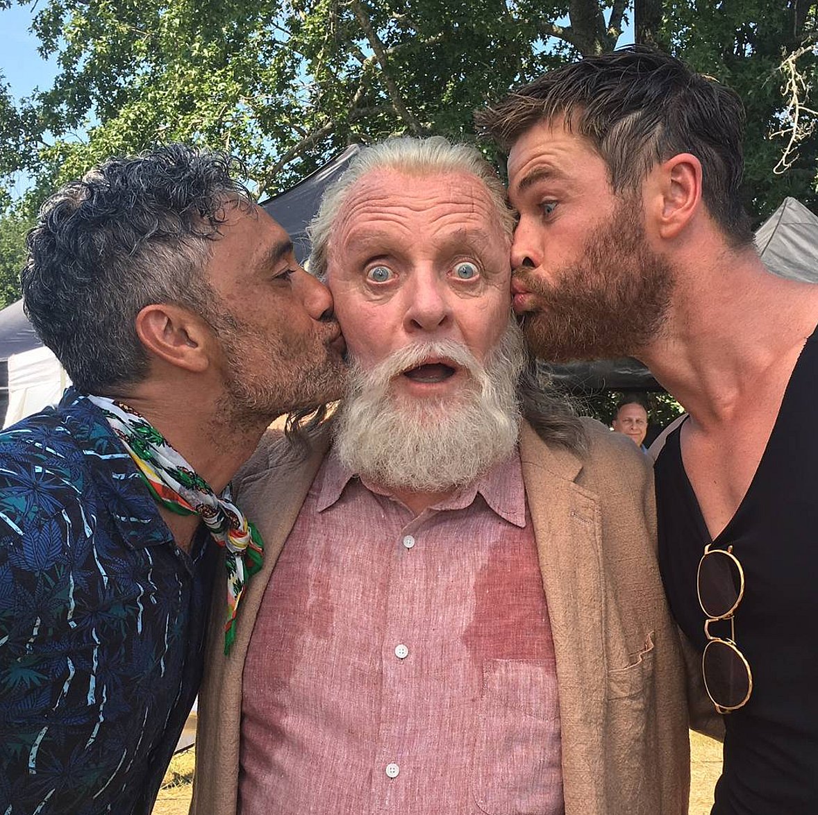 RT @supergayscripts: please consider this photo from the set of Thor https://t.co/VXUoJb8Zuo