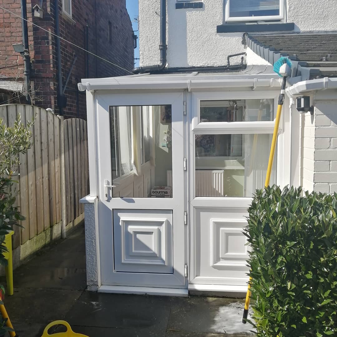 WhiteDiskClean1's tweet photo. Cleaning at small uPVC conservatory inside and out in Rochdale today #whitedisk #upvc #rochdale #internal #external #cleaning #springcleaning #makeclean https://t.co/3i8fBgfBAy