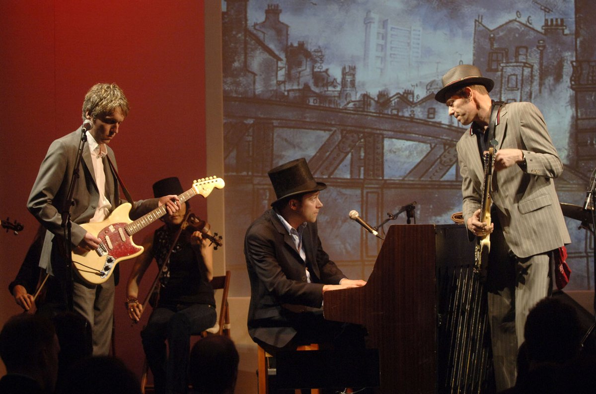PAST_DAMON's tweet photo. 070402 (2nd April, 2007)
The Good, The Bad &amp; The Queen Live at EMI Press Conference in London, UK

#goodbadqueen #tgtbtq #DamonAlbarn #데이먼알반 https://t.co/HnQBVd76OE