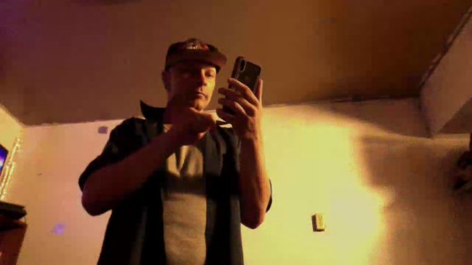 I’m live right now on #realloyalfans. Join my stream here: https://t.co/6NXLvgSjdu https://t.co/jFPo
