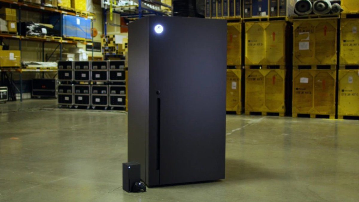 GameSpot's tweet photo. Xbox got more votes than Skittles in a Twitter battle, so Microsoft will begin production on real Xbox mini-fridges! https://t.co/f70pSW26A3 https://t.co/bZICrL1J8N