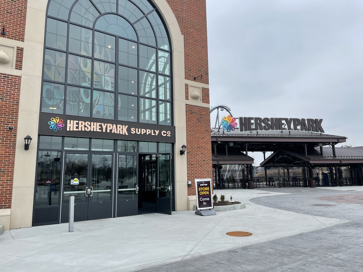 Hersheypark's tweet photo. It’s a chilly but beautiful start to Springtime In The Park! Download our Hersheypark app for an up to date list of ride availability during your visit. Reservations are required- https://t.co/vN2tvEqe5J https://t.co/OWEfuLHdoH