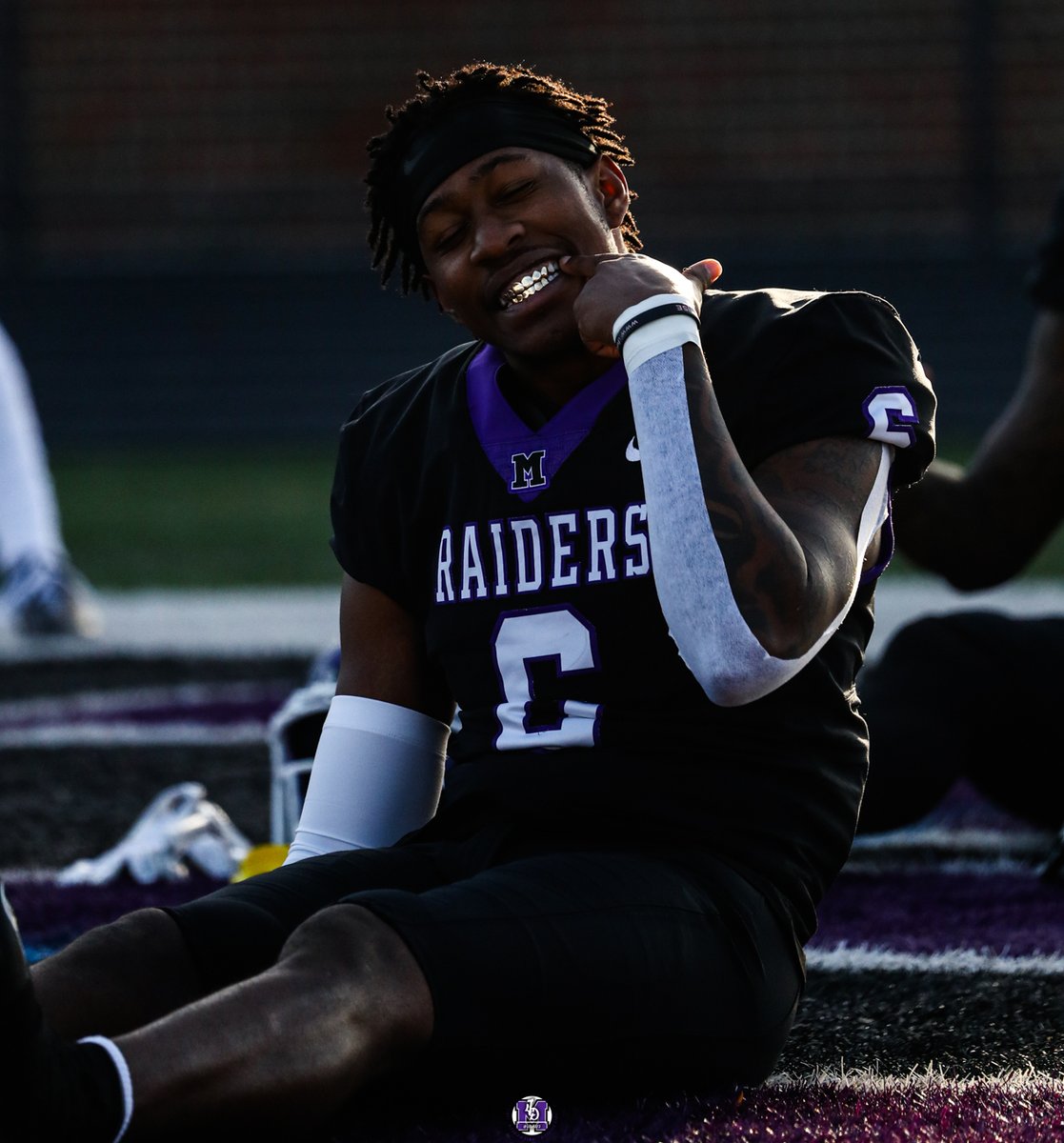 Friday mood ❄️

Back in action tonight 7pm vs. the Marietta Pioneers.
#ChampionTheStandard

Watch: boxcast.tv/view/football-…
Listen: tunein.com/radio/WRMU-FM-…