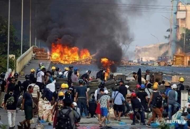 nilarhtun17's tweet photo. #SaveYangon
#SaveMyammar
#WhatsHappeninglnMyanmar https://t.co/tPkda0s6sI