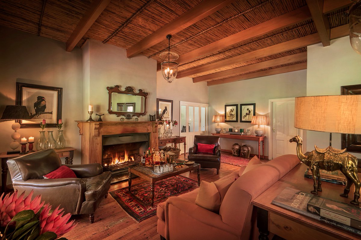 SamaraKaroo's tweet photo. Autumn is officially here. As we settle into the long weekend, this is where you’ll find us - warming our cockles by the fire surrounded by these cosy interiors.
Happy Easter to those who celebrate! #KarooStyle https://t.co/PDG8OODLpo