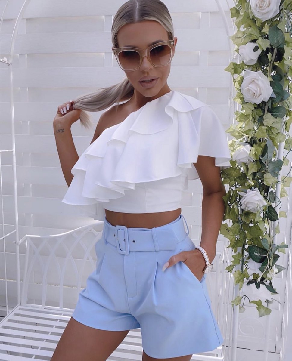 MissGCouture's tweet photo. 𝑻𝒂𝒊𝒍𝒐𝒓𝒆𝒅 picnic in the park attire 🤍 @lenalenaxx in the 𝑴𝒆𝒂𝒉 shorts &amp;  𝑴𝒂𝒓𝒍𝒆𝒏𝒂 one shoulder crop top 😍 

https://t.co/BW5ToIpKY6 https://t.co/YDT5eYMHQ8