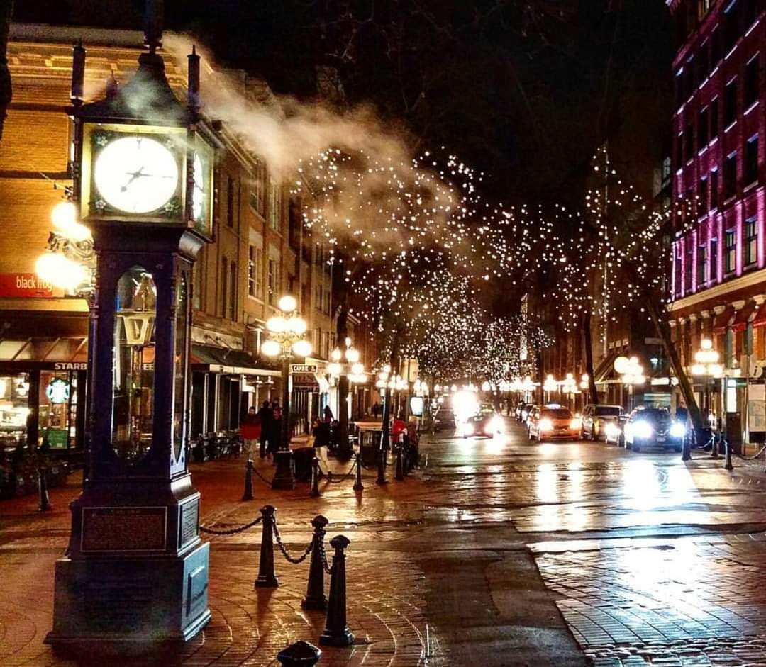 Flashback Friday...Gastown five years ago!
#FBFriday #gastown #vancouver #BCStorm #streetphotography #photographyclass #StormHour #gastownsteamclock #flashblackfriday #sopretty #ShareYourWeather