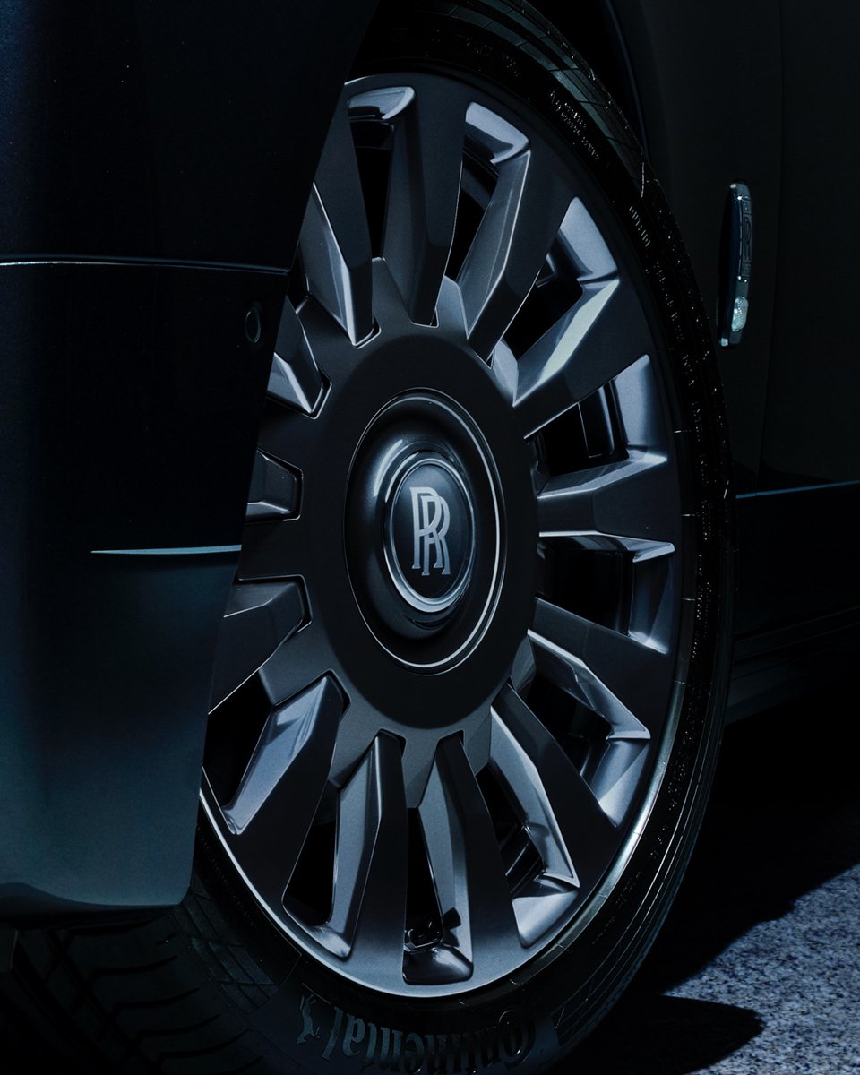 rollsroycead's tweet photo. The Pinstripe Tyres of #PhantomTempus are a commanding presence; a balance of statement and sophistication. Inspired by those with impeccable personal style, the tyres elevate the motor car's design.
#RollsRoyce #RollsRoyceAbuDhabi #AbuDhabiMotors #ILoveAbuDhabiMotors https://t.co/rBYThJpIO5