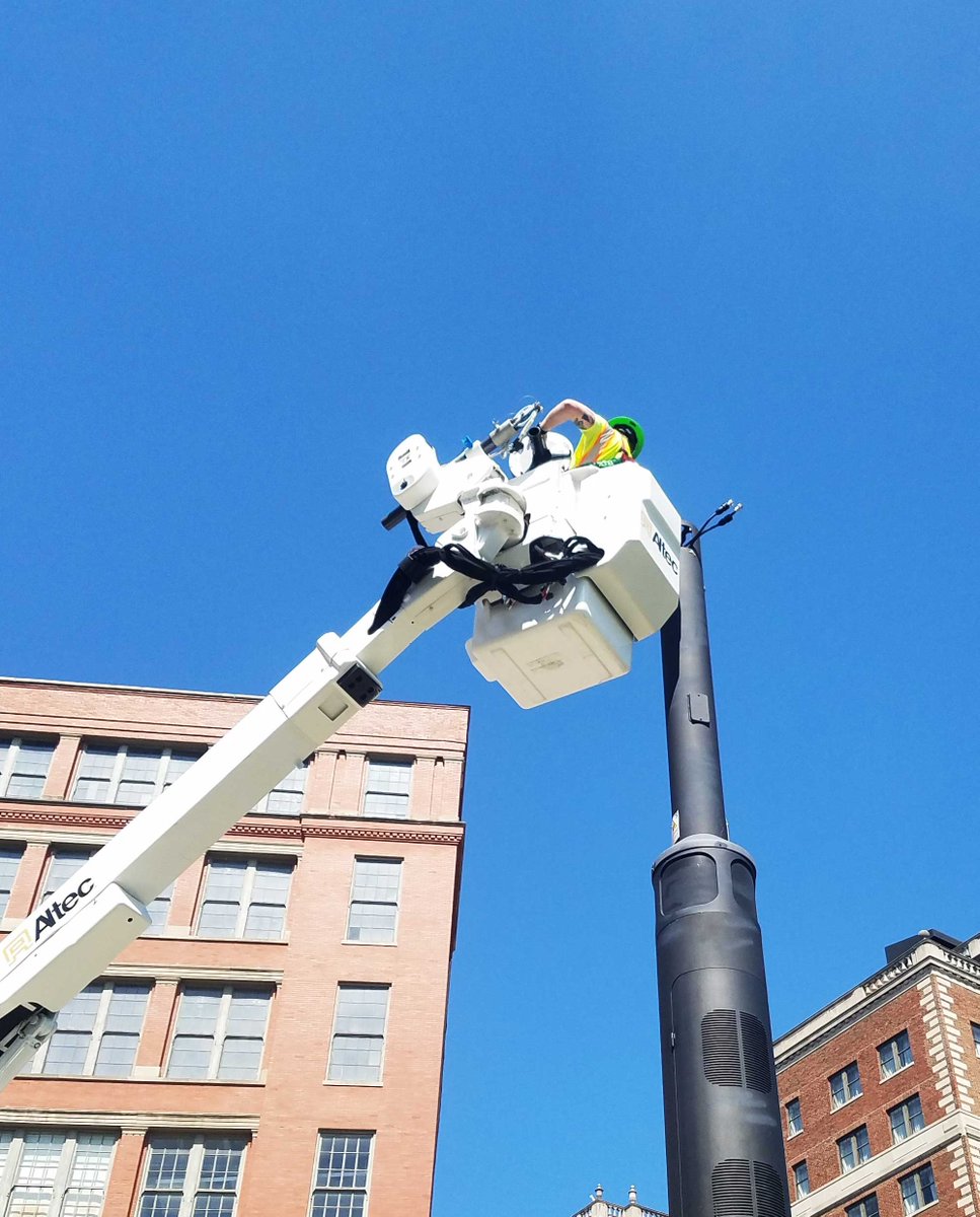 TilsonTech's tweet photo. Tilson's network services team completes a #5G small cell site upgrade for a major wireless carrier in Ohio. We are on a mission!
#tilsontech #telcom #smallcell #ohio #wireless #onamission
📷 Dale Neuenschwander https://t.co/Ft5doASnuO