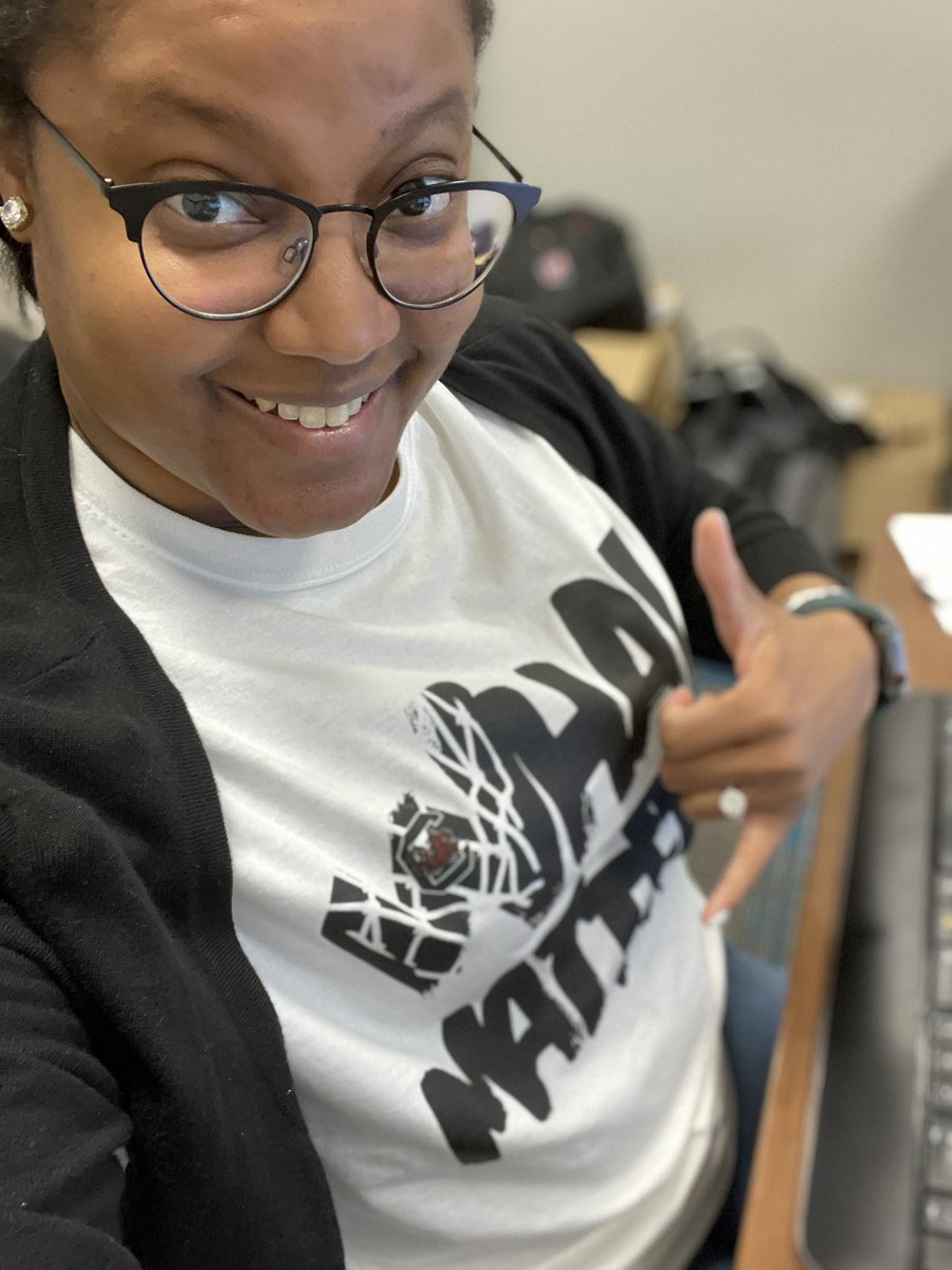 TheLadyBristalA's tweet photo. It’s Good Friday and it’s Game Day!!! Let’s go Lady Gamecocks!!! Win it ALL! 
@GamecockWBB 
🐔🐔🐔🐔🐔🐔🐔🐔🐔🐔🐔🐔🐔
🤙🏽🤙🏽🤙🏽🤙🏽🤙🏽🤙🏽🤙🏽🤙🏽🤙🏽🤙🏽🤙🏽🤙🏽🤙🏽
#Forevertothee  
#ItstheLadiesforMe
#AnEliteWomensBasketballProgram
#AnEliteCoach
#FinalFour 
#Repeat2017
#ALLThatMatters https://t.co/9raYbpuAxV