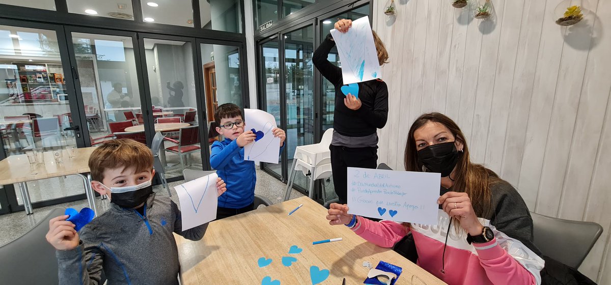 autismoleon's tweet photo. Nuestra compañera Maika, responsable del Servicio de Orientación y Empleo de nuestra entidsd, también se suma a la campaña, realizando una actividad con su hijo Pablo y sus amigos Guille y Mateo. https://t.co/vq2ZcdtIbq