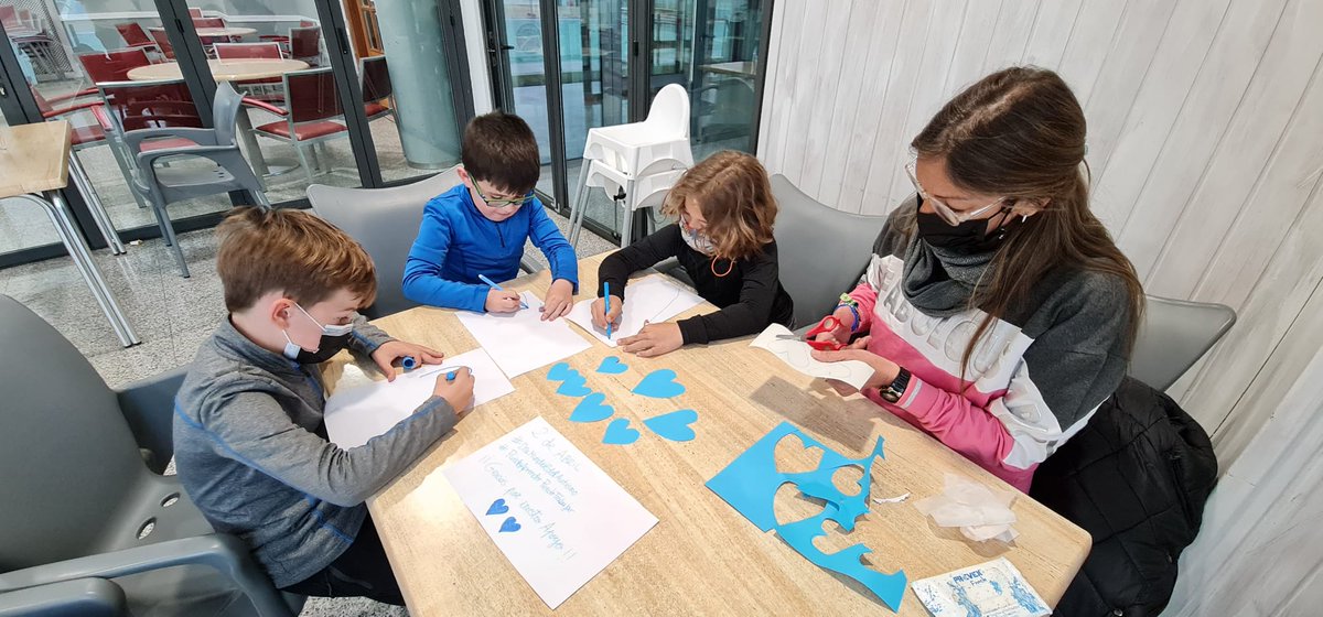 autismoleon's tweet photo. Nuestra compañera Maika, responsable del Servicio de Orientación y Empleo de nuestra entidsd, también se suma a la campaña, realizando una actividad con su hijo Pablo y sus amigos Guille y Mateo. https://t.co/vq2ZcdtIbq