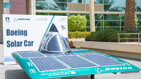 First1Saudi's tweet photo. أطلق اليوم طلاب وطالبات كلية الهندسة بجامعة الفيصل وبرعاية
Boeing Saudi Arabia 🇸🇦🙏🏻
🔸سيارة الطاقة الشمسية🔹
التي استغرق العمل عليها ٥ سنوات
وظهرت السيارة بتصميم انسيابي يزيد من سرعتها وتم الاعتماد كليا على الألواح الشمسية لتوفير الطاقة
مع توفر نظام تهوية داخلية 👏🏻👍🏻💚 https://t.co/nad97qGwWR