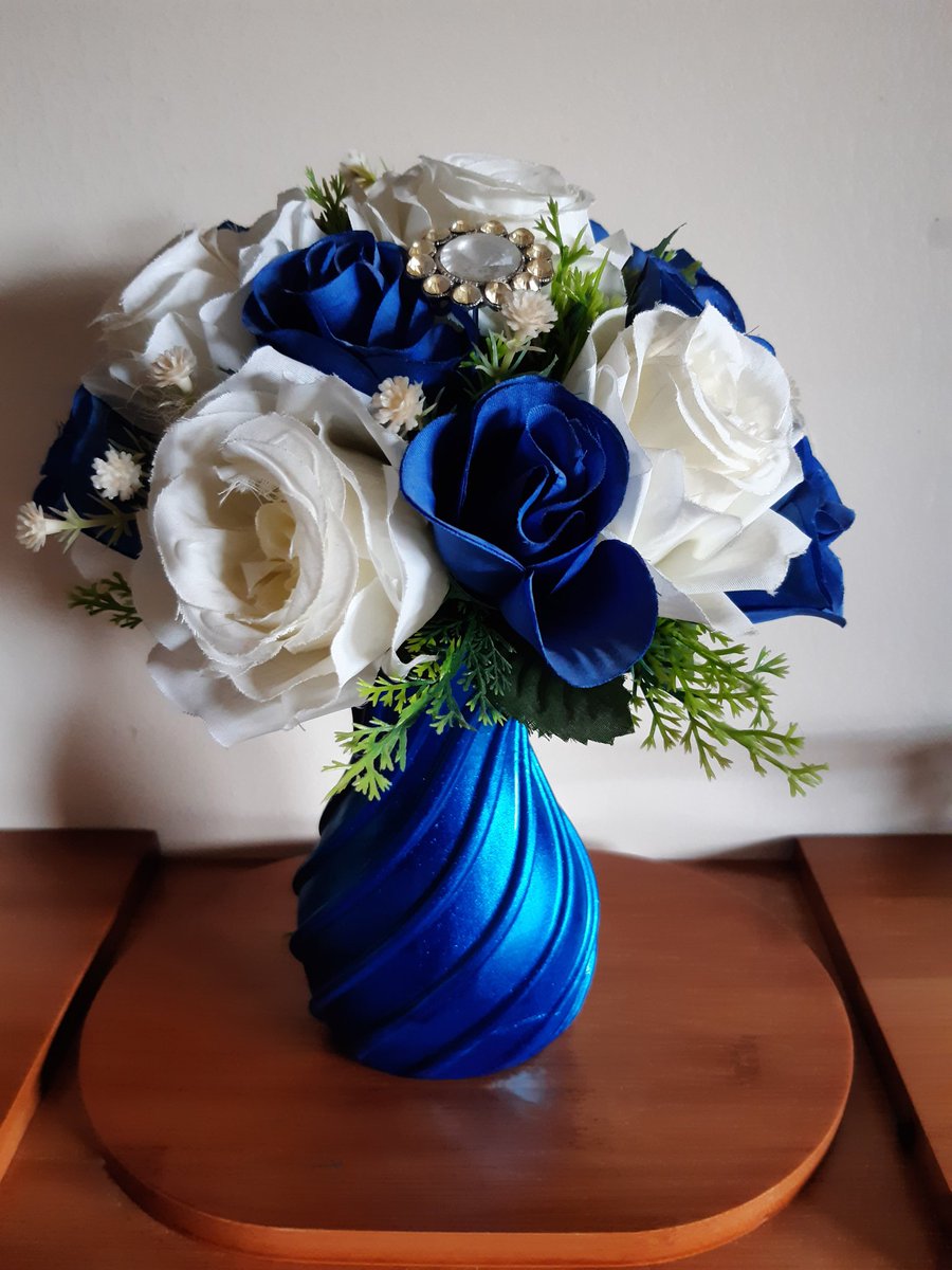 bkd_mrs's tweet photo. A little while ago I bought some tulips as they are my favourite flower but had no vase so 3d printed one The tulips have since died and I painted the vase and now I have somewhere nicer to put my wedding bouquet https://t.co/7ugRIwuRTu
