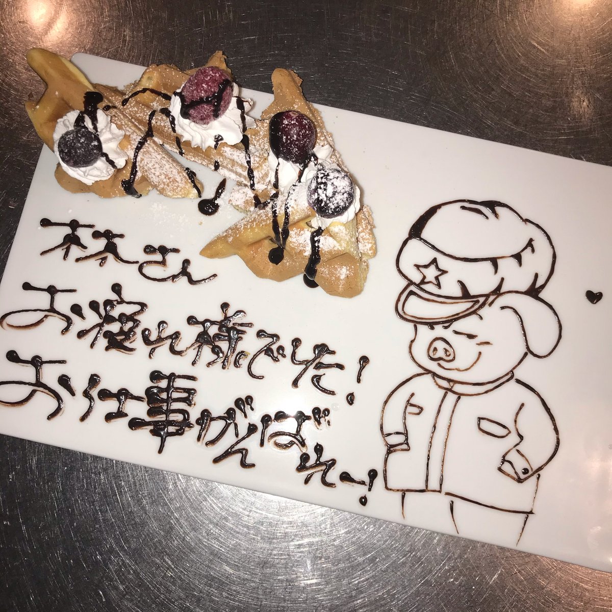 monsterbeef0707's tweet photo. 忙しすぎて溜まっていた記念日プレートを大放出しちゃいます(^^)/
おめでとうございます٩( ᐛ )
年間実績1000件以上！無料の誕生日プレートは当店で！
ご予約はhttps://t.co/PRpvqnt08k

#モンスタービーフ  #川越 #小江戸 #女子会 #デート 
#肉バル #カフェ #誕生日 #記念日 #ドキンちゃん #烏龍茶 https://t.co/hXnRXciWtL