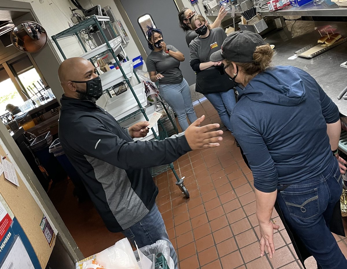 DingmanAdam's tweet photo. It was my pleasure partnering with @dramp220 and watching him coach his coaches @Chilis #whatdoesLINCsay #useyourresources #MaskupMemphis Safety! Staffing! Systems! @rhyman101 @AA_M_WHITE @dougcomings @bww_wilson @nathan1baldwin @TbernickeTricia @neufeldjosh1 @jacksextonchili https://t.co/zdhkVqhro2
