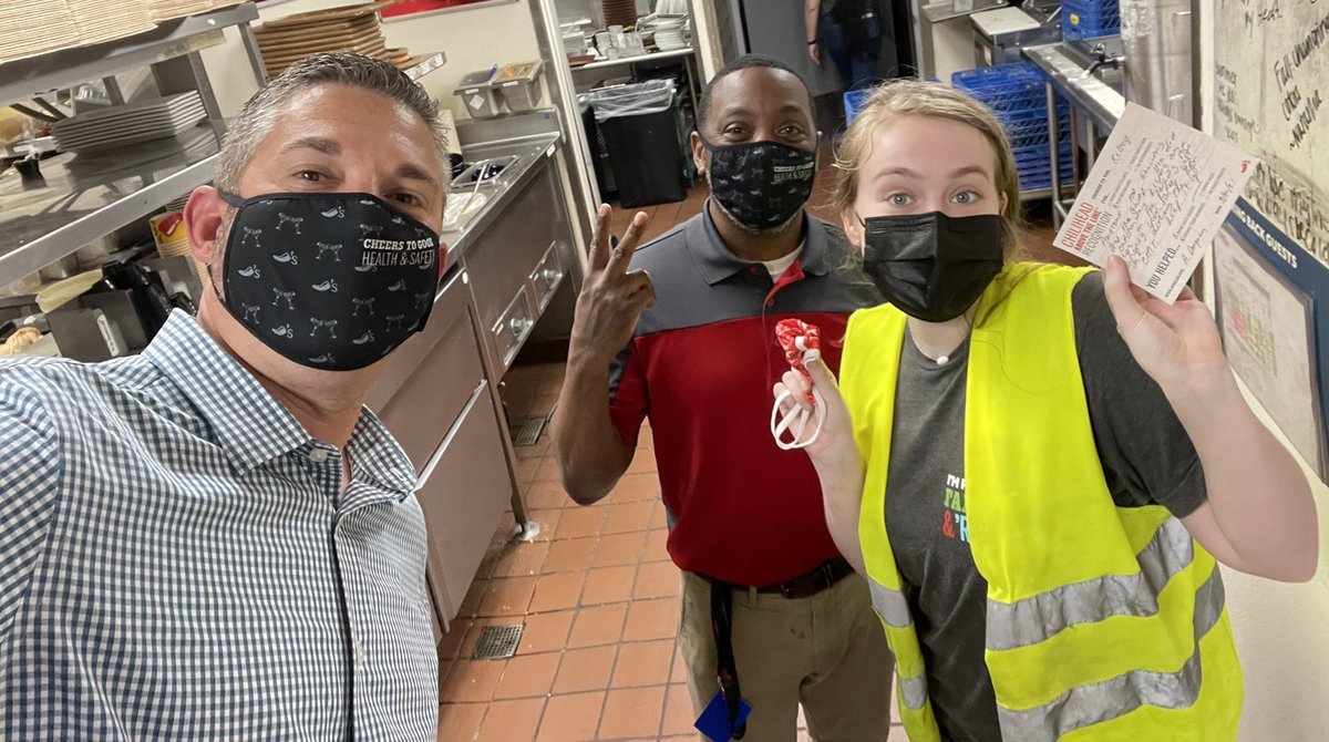 DingmanAdam's tweet photo. It was my pleasure partnering with @dramp220 and watching him coach his coaches @Chilis #whatdoesLINCsay #useyourresources #MaskupMemphis Safety! Staffing! Systems! @rhyman101 @AA_M_WHITE @dougcomings @bww_wilson @nathan1baldwin @TbernickeTricia @neufeldjosh1 @jacksextonchili https://t.co/zdhkVqhro2
