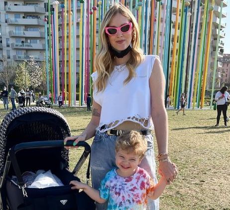etendenza's tweet photo. Chiara Ferragni

Per la lezione di senso civico data attraverso un post su Instagram. E nei commenti qualcuno scrive: "Date una Presidenza del Consiglio a quella donna 👏🏼" https://t.co/rIs3H8gi73