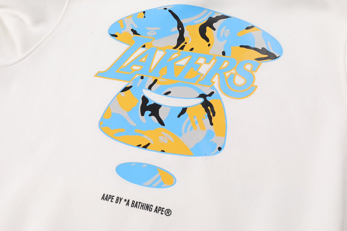 kitsdirectuk's tweet photo. AAPE BY *A BATHING APE® 
x LA Lakers Hoodie ⭐️ 🏀 

All Sizes Available S-XXL ✅ https://t.co/d9HNWEKiRI